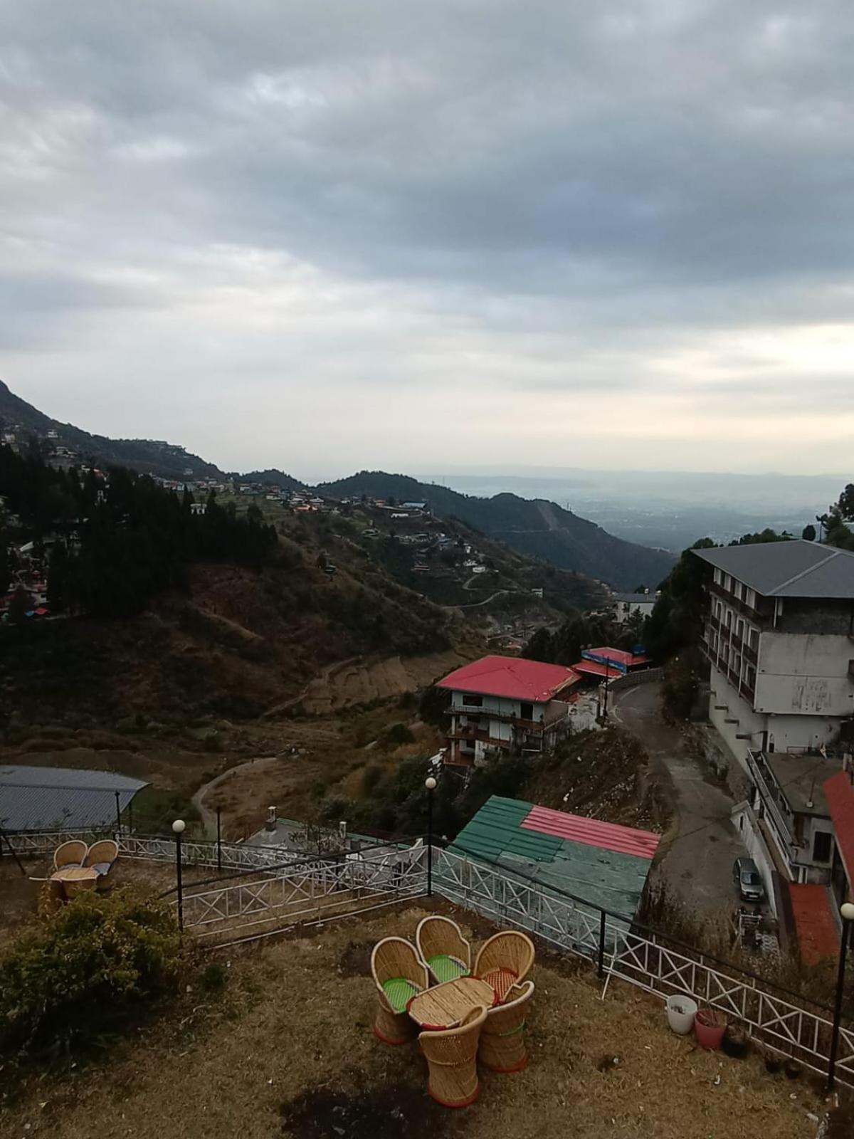 Hotel Himalayan Village Мусори Екстериор снимка