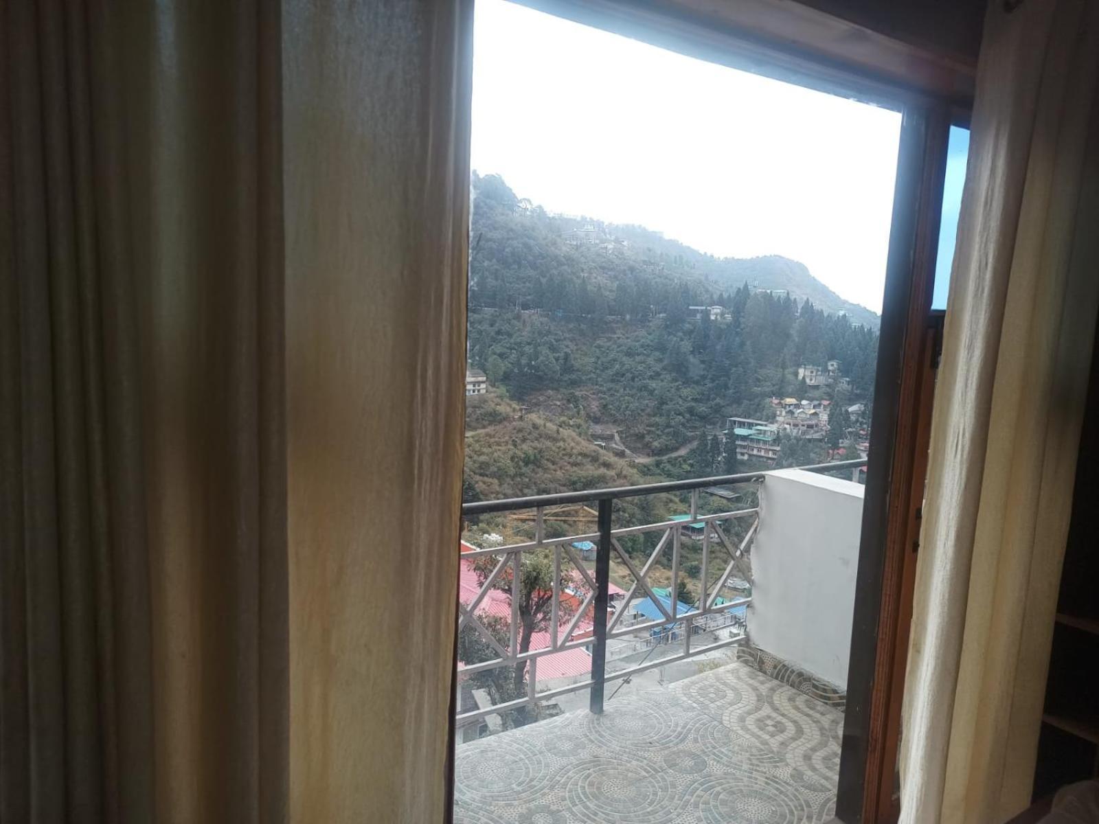 Hotel Himalayan Village Мусори Екстериор снимка